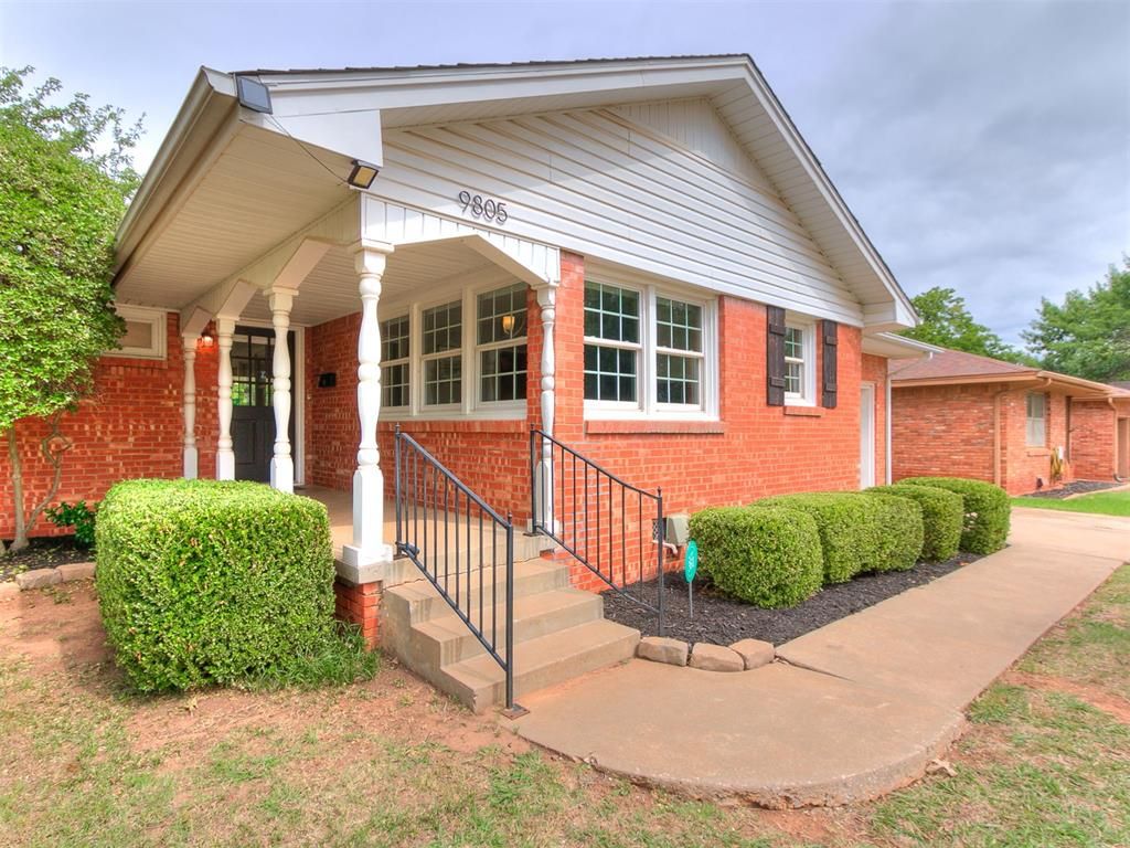9805 Chesterton Place, The Village, OK 73120