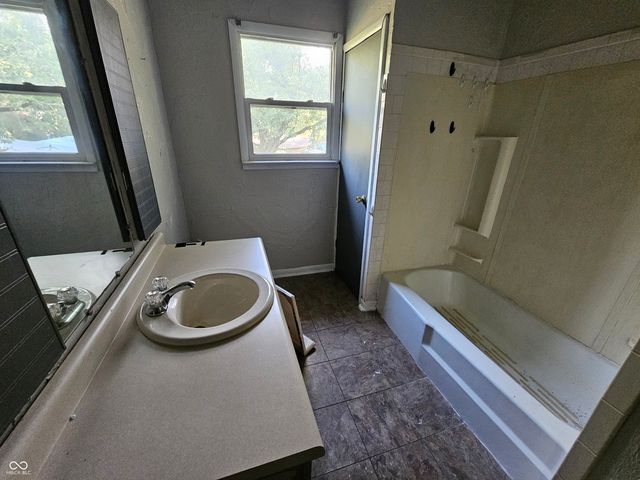 5700 S 100 W, Pendleton, IN 46064