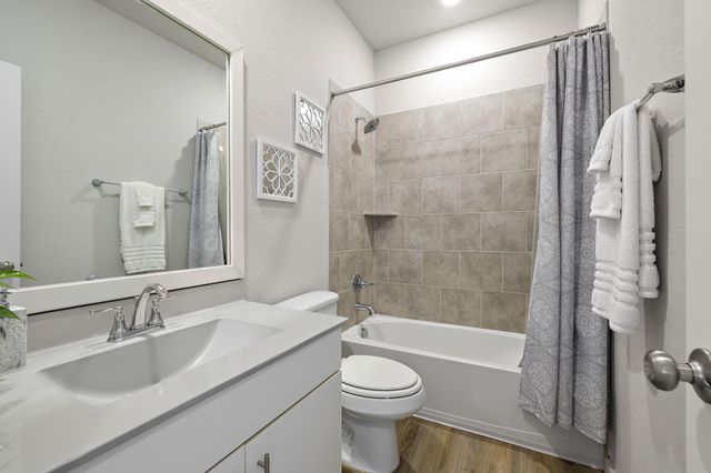 105 Hackberry Branch DR, Hutto, TX 78634