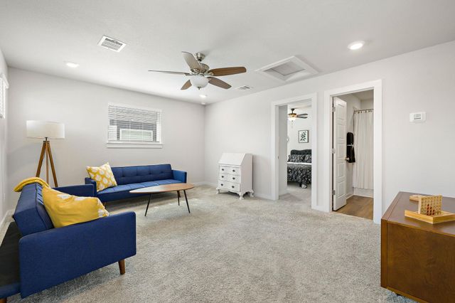 105 Hackberry Branch DR, Hutto, TX 78634