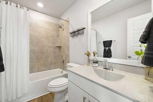 105 Hackberry Branch DR, Hutto, TX 78634