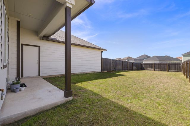 105 Hackberry Branch DR, Hutto, TX 78634