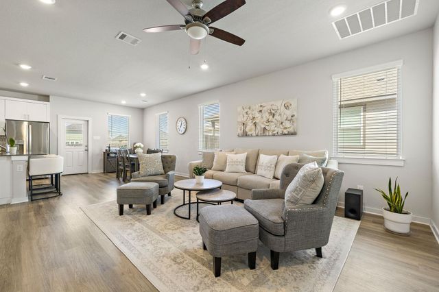 105 Hackberry Branch DR, Hutto, TX 78634