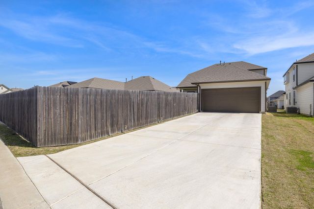 105 Hackberry Branch DR, Hutto, TX 78634