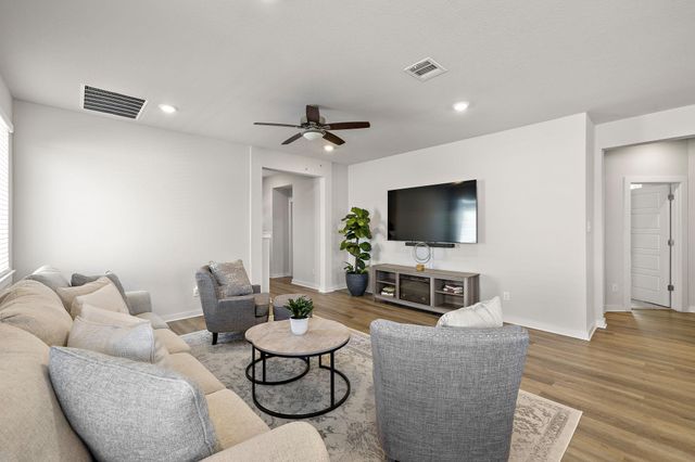 105 Hackberry Branch DR, Hutto, TX 78634