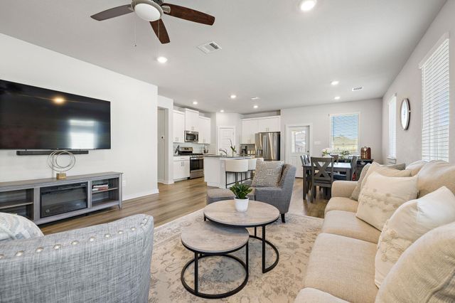 105 Hackberry Branch DR, Hutto, TX 78634