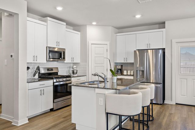 105 Hackberry Branch DR, Hutto, TX 78634