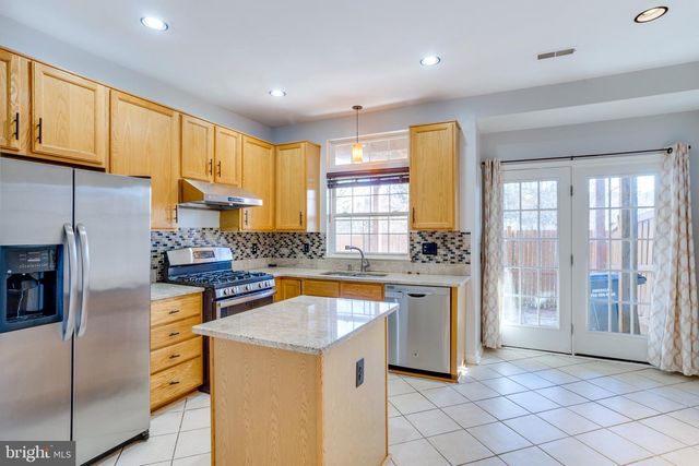 4242 WHEELED CAISSON SQ, Fairfax, VA 22033