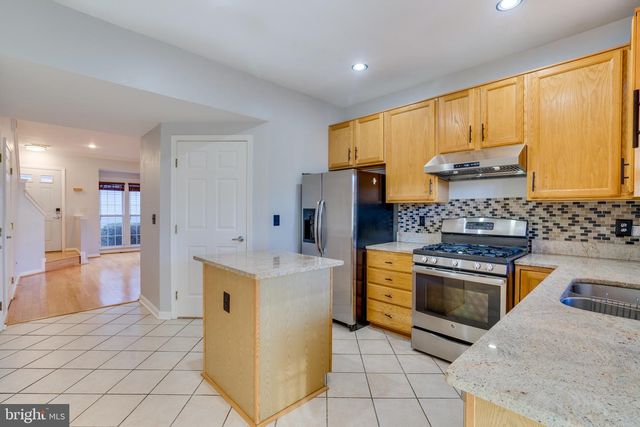 4242 WHEELED CAISSON SQ, Fairfax, VA 22033