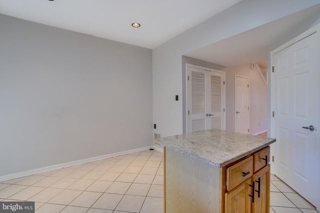 4242 WHEELED CAISSON SQ, Fairfax, VA 22033