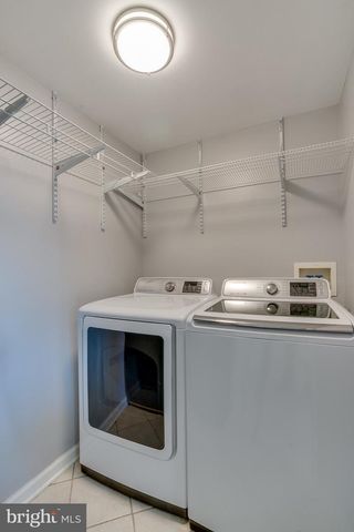 4242 WHEELED CAISSON SQ, Fairfax, VA 22033