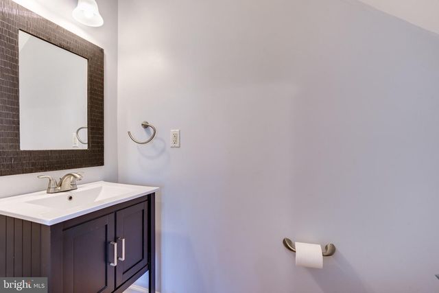 4242 WHEELED CAISSON SQ, Fairfax, VA 22033