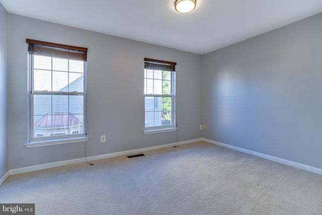 4242 WHEELED CAISSON SQ, Fairfax, VA 22033