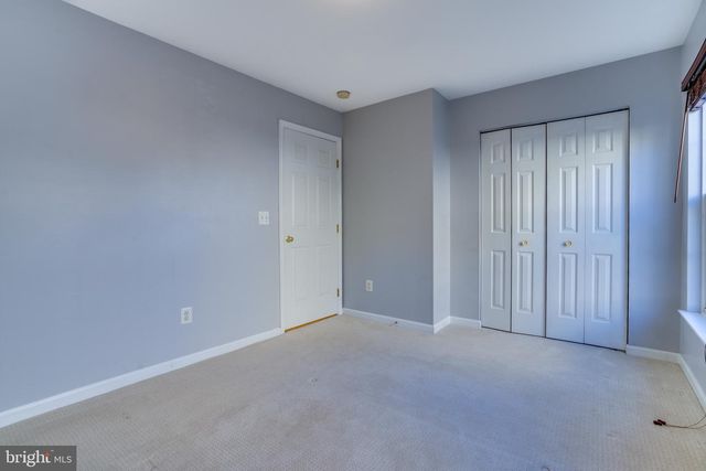 4242 WHEELED CAISSON SQ, Fairfax, VA 22033