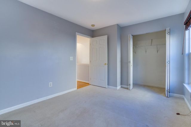 4242 WHEELED CAISSON SQ, Fairfax, VA 22033