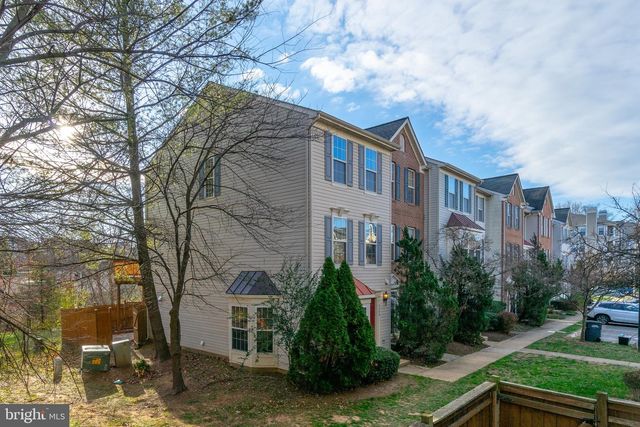 4242 WHEELED CAISSON SQ, Fairfax, VA 22033