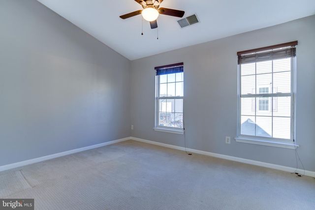 4242 WHEELED CAISSON SQ, Fairfax, VA 22033