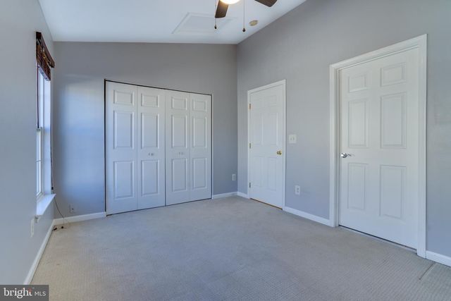 4242 WHEELED CAISSON SQ, Fairfax, VA 22033