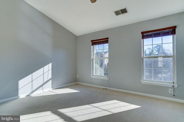 4242 WHEELED CAISSON SQ, Fairfax, VA 22033