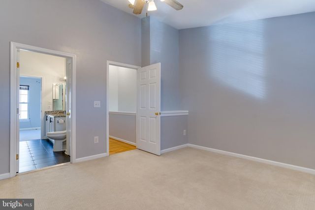 4242 WHEELED CAISSON SQ, Fairfax, VA 22033