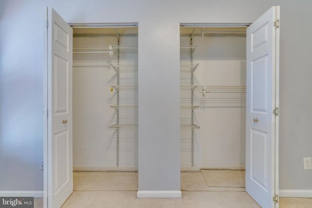 4242 WHEELED CAISSON SQ, Fairfax, VA 22033