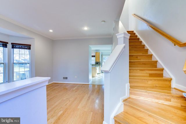 4242 WHEELED CAISSON SQ, Fairfax, VA 22033