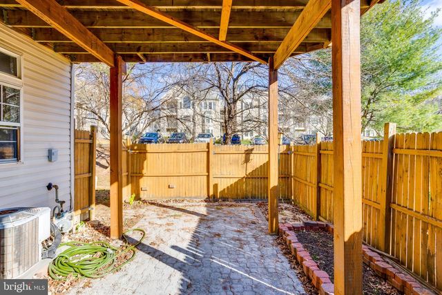 4242 WHEELED CAISSON SQ, Fairfax, VA 22033