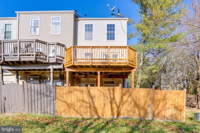 4242 WHEELED CAISSON SQ, Fairfax, VA 22033