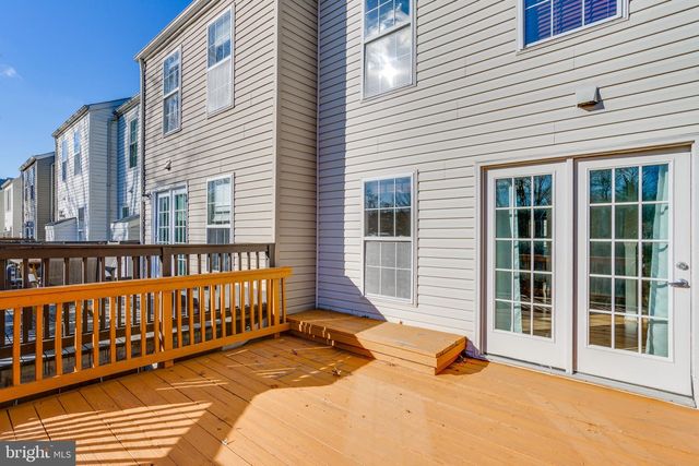 4242 WHEELED CAISSON SQ, Fairfax, VA 22033