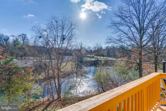 4242 WHEELED CAISSON SQ, Fairfax, VA 22033