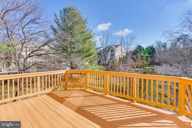 4242 WHEELED CAISSON SQ, Fairfax, VA 22033