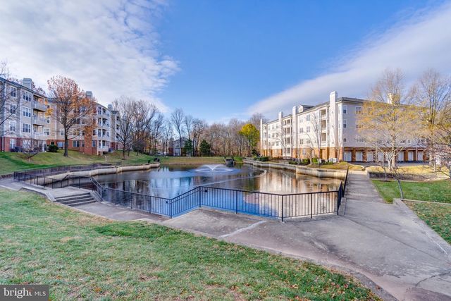 4242 WHEELED CAISSON SQ, Fairfax, VA 22033