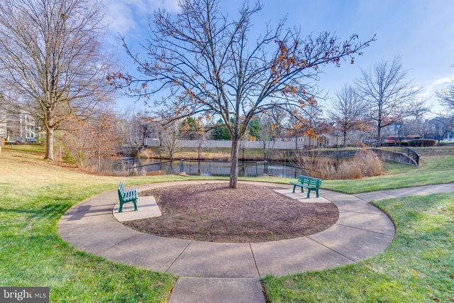 4242 WHEELED CAISSON SQ, Fairfax, VA 22033