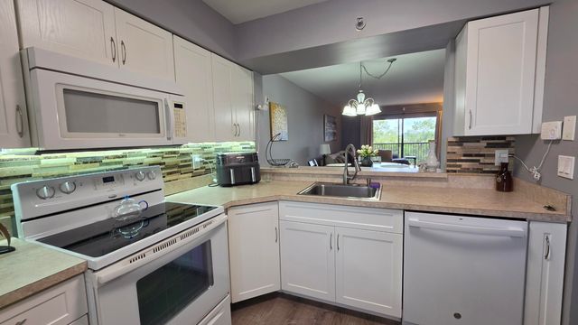 2206 S CYPRESS BEND Drive 504, Pompano Beach, FL 33069