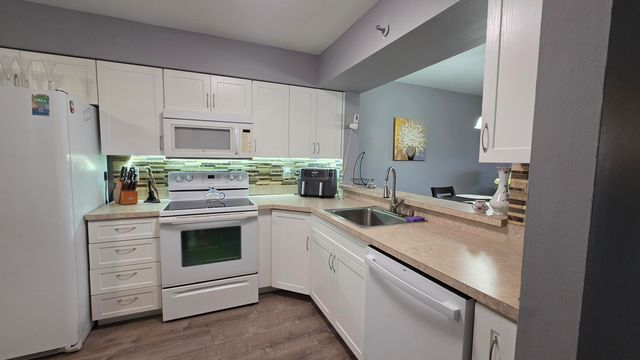 2206 S CYPRESS BEND Drive 504, Pompano Beach, FL 33069