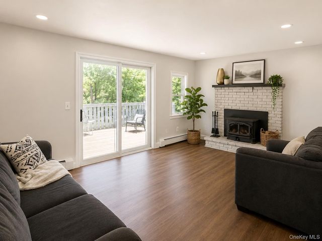 12 Lynn Street, Nanuet, NY 10954
