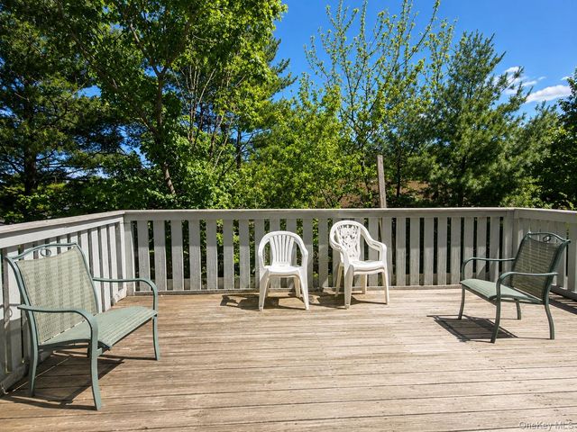 12 Lynn Street, Nanuet, NY 10954