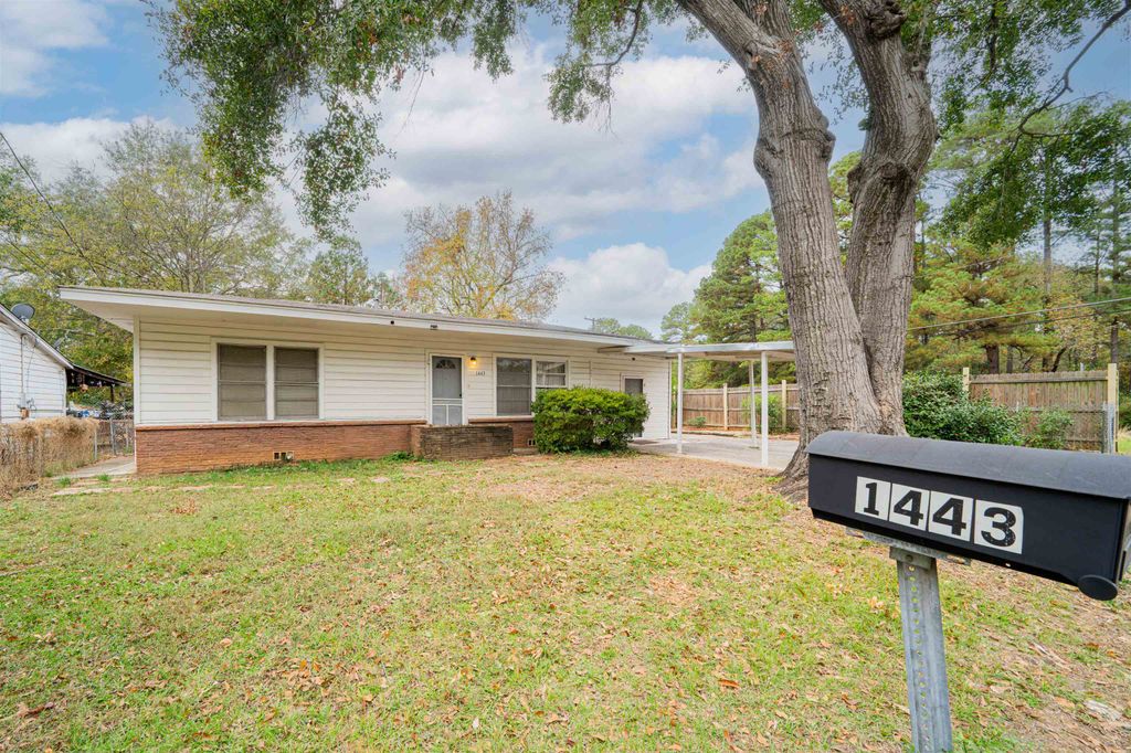 1443 N Tenth St, Longview, TX 75601