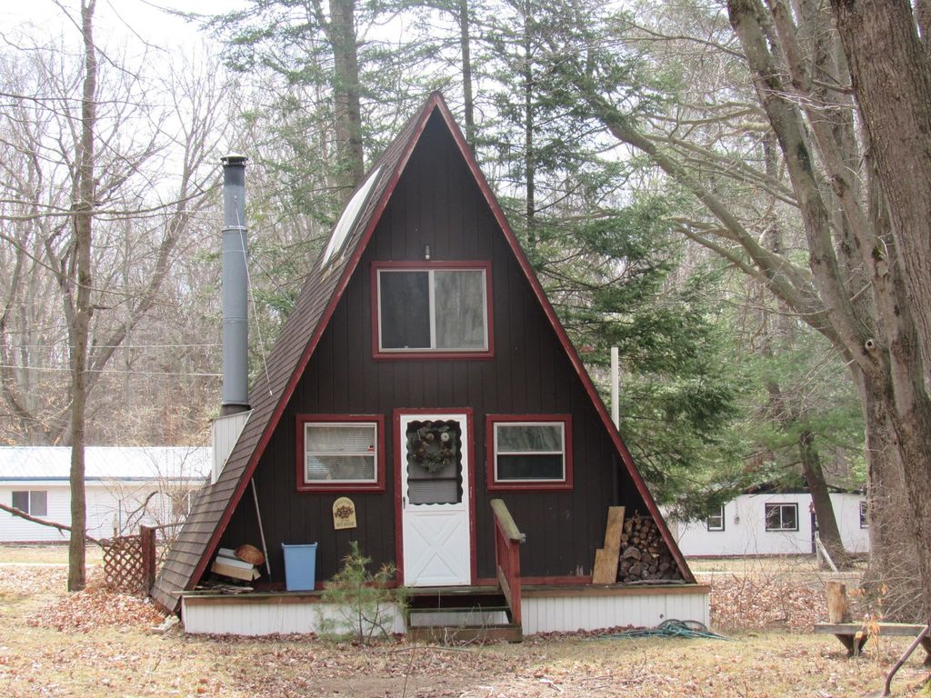 5892 Woodland Drive, Lake, MI 48632