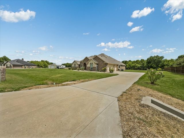 7220 Millcreek Court, Sanger, TX 76266