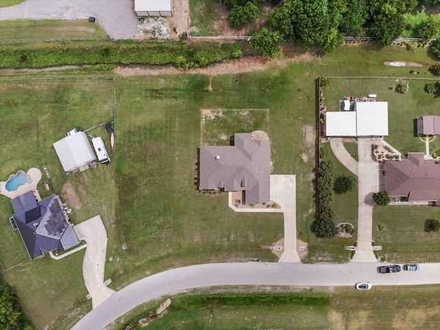 7220 Millcreek Court, Sanger, TX 76266