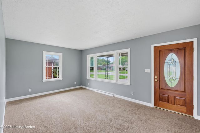 3241 Poplar View Dr, Louisville, KY 40216