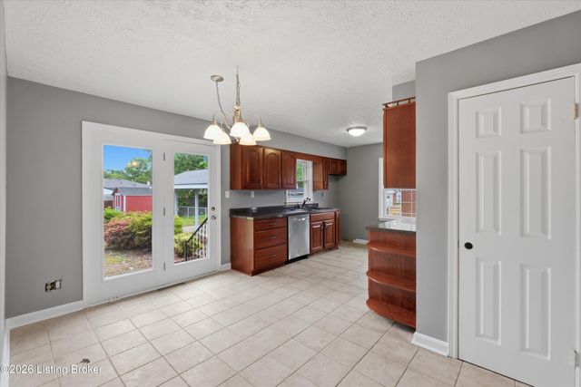 3241 Poplar View Dr, Louisville, KY 40216