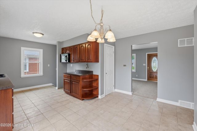 3241 Poplar View Dr, Louisville, KY 40216