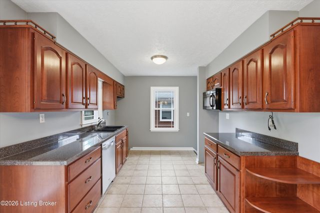 3241 Poplar View Dr, Louisville, KY 40216