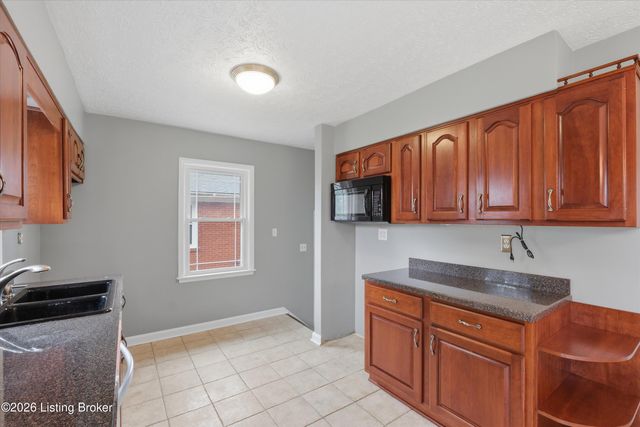 3241 Poplar View Dr, Louisville, KY 40216