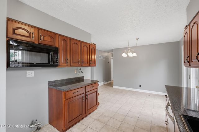 3241 Poplar View Dr, Louisville, KY 40216