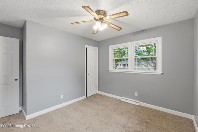 3241 Poplar View Dr, Louisville, KY 40216