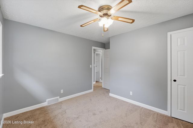 3241 Poplar View Dr, Louisville, KY 40216