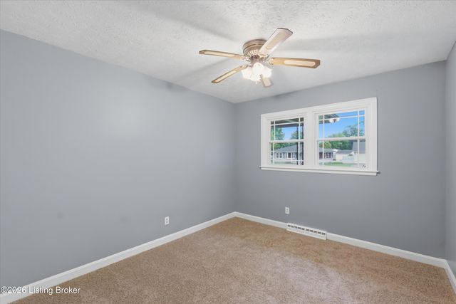 3241 Poplar View Dr, Louisville, KY 40216